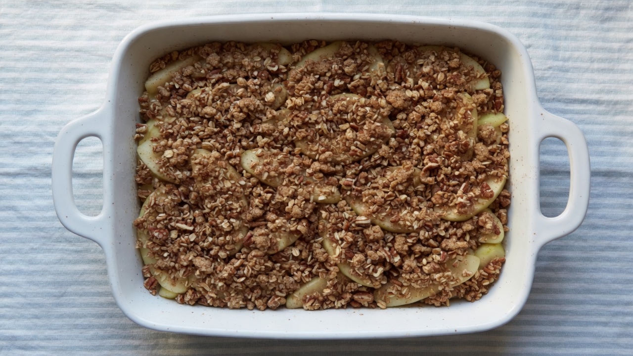 Oat pecan streusel scattered over the apples