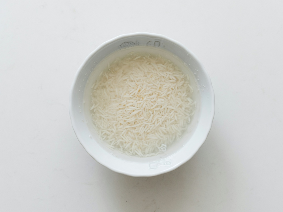 Basmati rinsing in a bowl